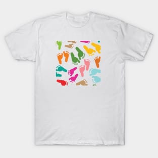 Seamless kids footprints T-Shirt